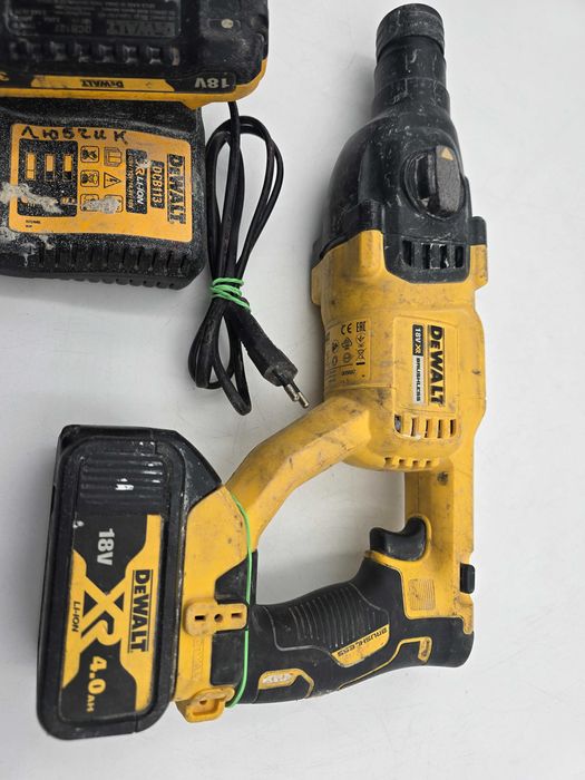 Młotowiertarka Dewalt DCH133 2X AKUMULATOR Ładowarka