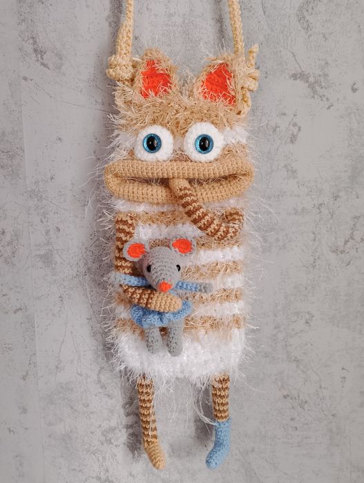 В'язана сумочка монстрик для мобільного телефону  через плече / handmade
