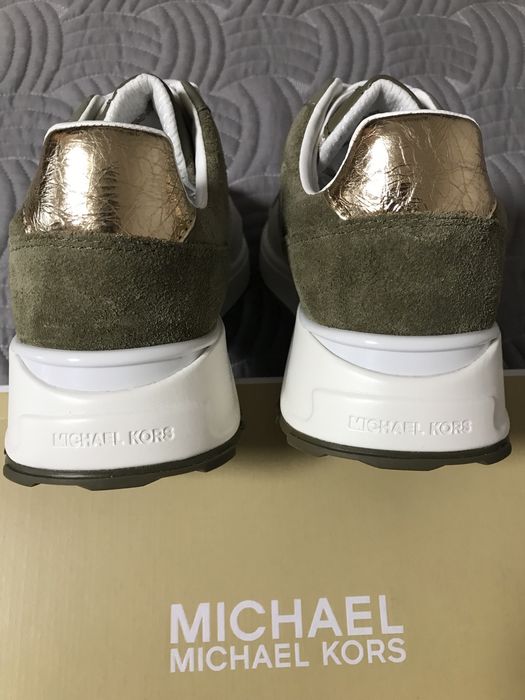 Продам жіночі шкіряні кросівки Michael KORS