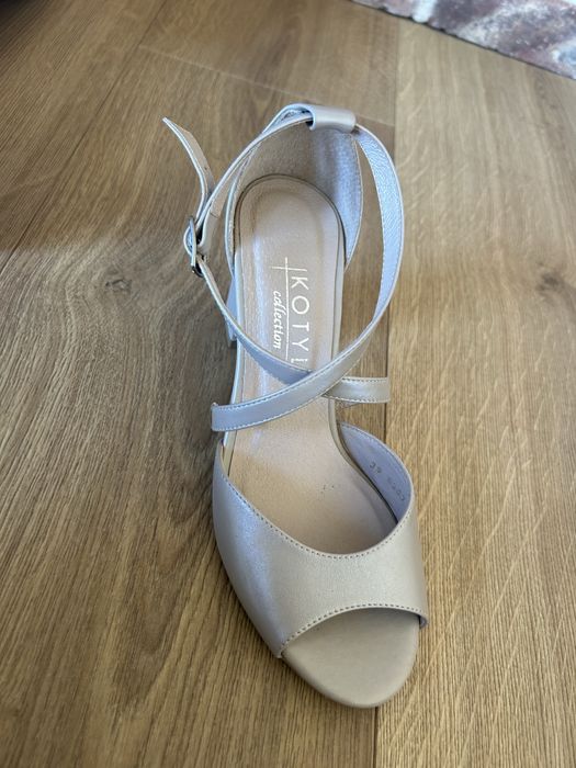 Sandały kotyl nowe beżowe 36