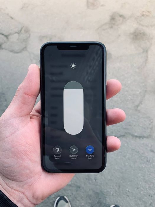 Продам iphone 11 АКБ 83 64г памяти