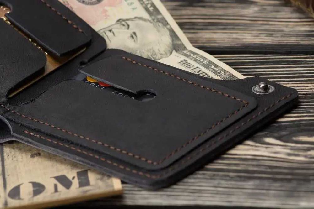 Чорний чоловічий шкіряний гаманець LEGION з натуральної шкіри crazy