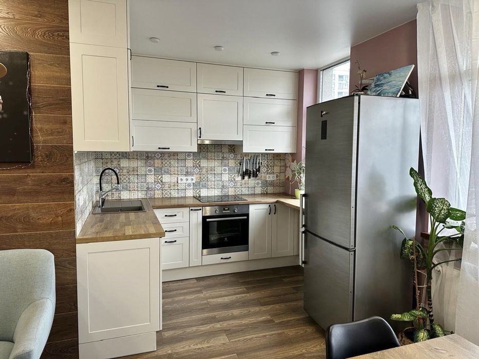 Оренда 3-кімнатної квартири в ЖК Варшавський. Олеся 4б. Генератор