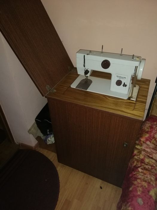 Продам швейну машинку чайка 134