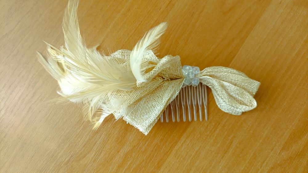 Прикраси на голову з гребнем