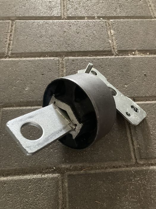 Tuleja wahacza Ford Mondeo