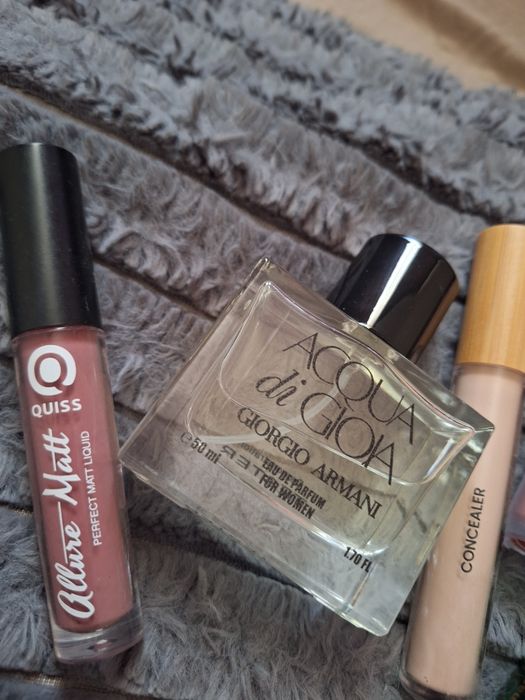 Парфюм 50 мл,плюс косметика