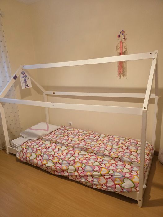 Cama de criança com colchão