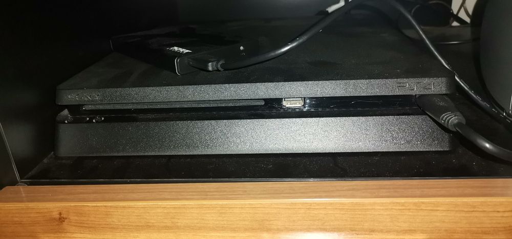 PS4 Slim Black 500gb + 2 jogos mistério