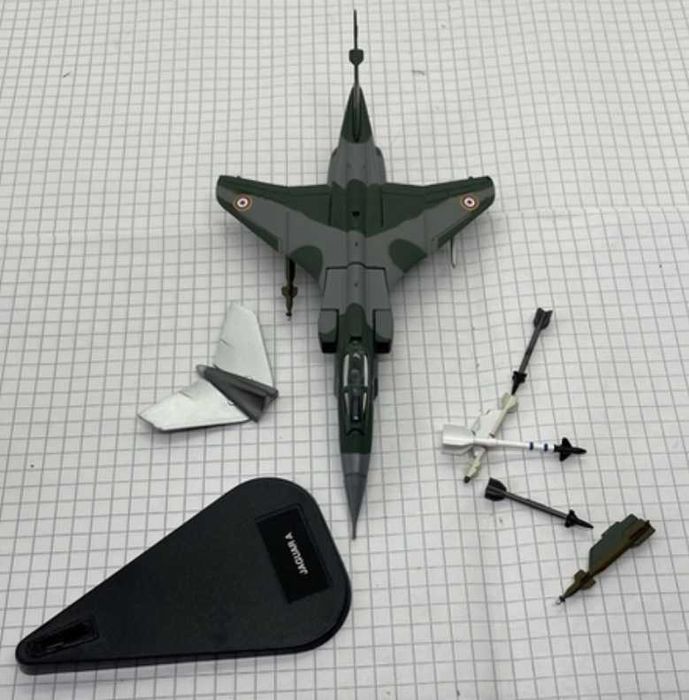 Модель літака іграшкова SEPECAT Jaguar A 1:100 металева