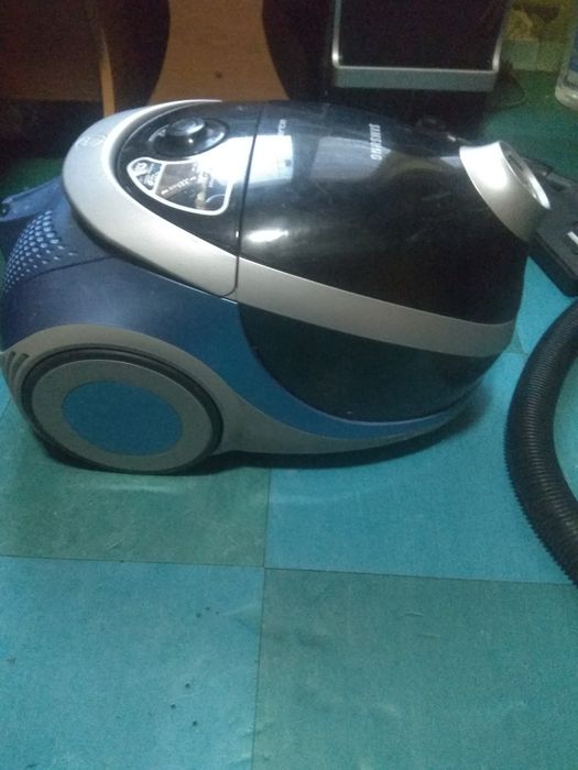 Доставка. Рабочий пылесос Самсунг