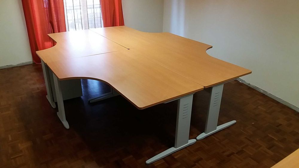 Secretárias 160x110 com divisórias