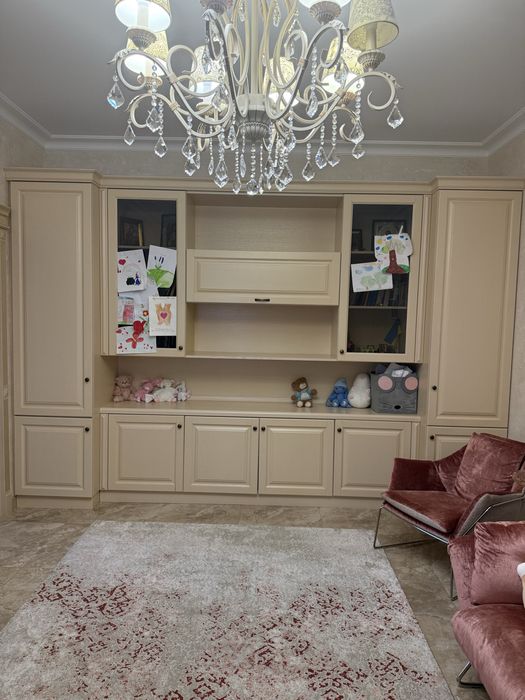 Продам збнатурального дерева стінку-кабінет