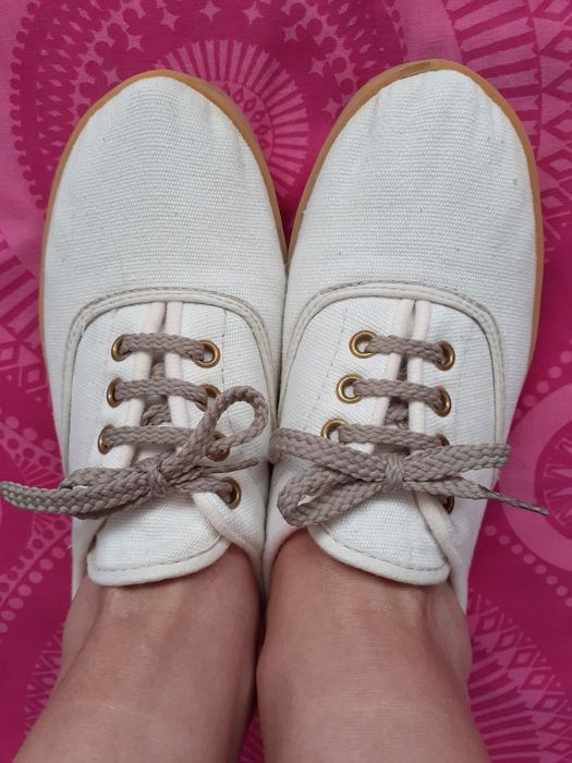 Novo preço: Sapatilhas muito confortáveis. Porte incluído.