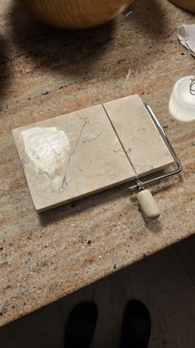 marmurowa krajalnica do sera
