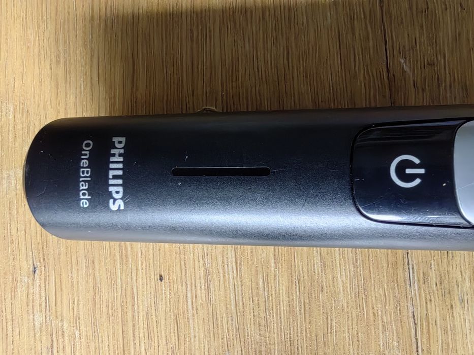 Трімер для стрижки Philips.