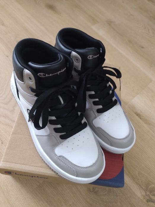 Buty champion 40.
