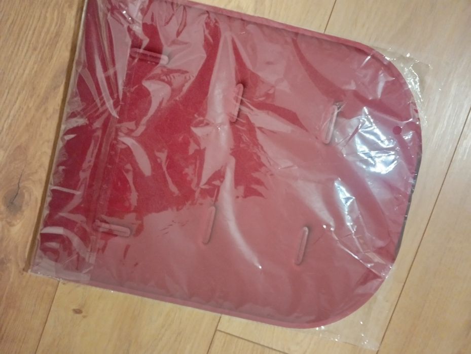 Uniwersalna wkładka do wózka spacerówki bordowa