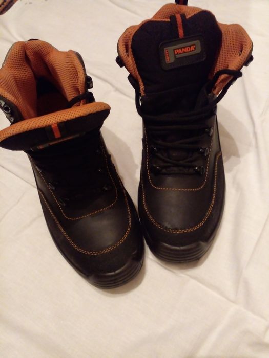 Ботинки качественные р. 42