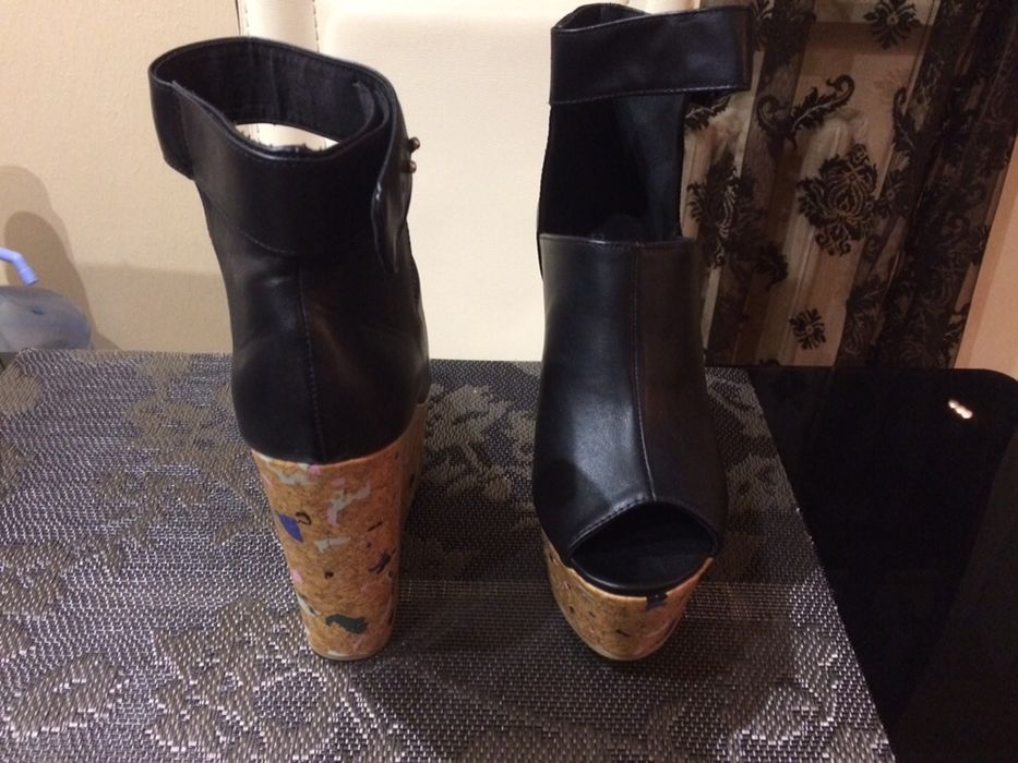 Продам ботильоны. Кожзам.