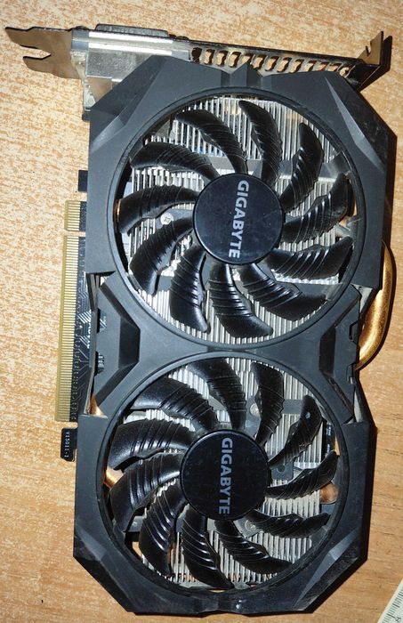 Видеокарта Radeon R7 370 Gigabyte windforce
