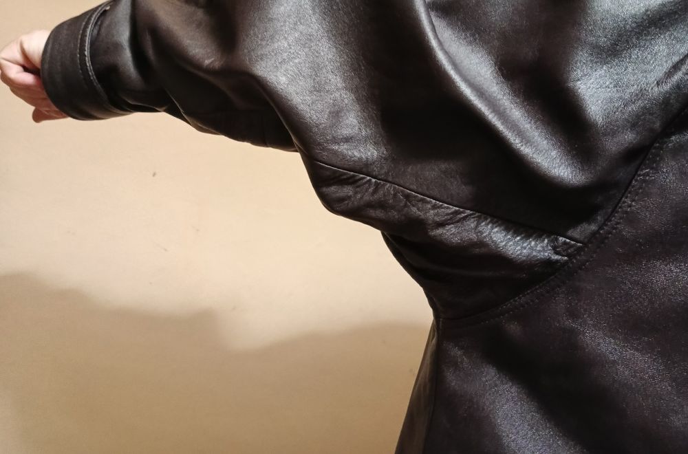 Шкіряна чоловіча куртка