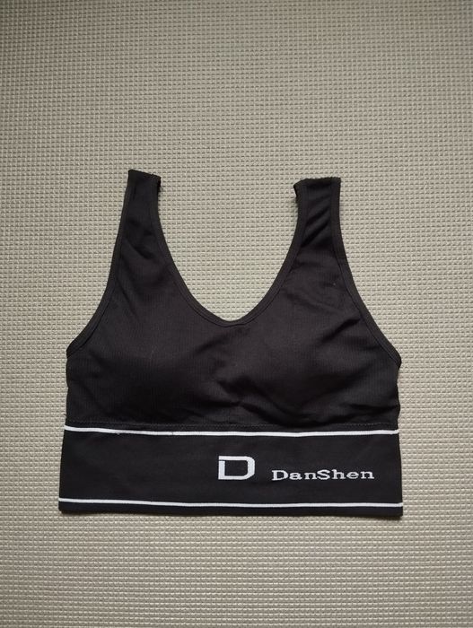 Спортивний топ жіночий