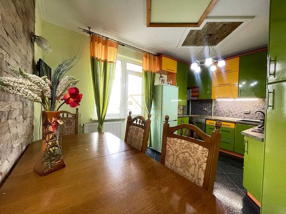 Продається велика 3 кім.квартира ,вул. Довженка