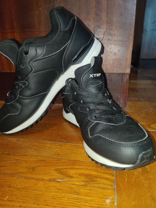 Кросівки Xtep. Майже нові