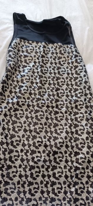Vestido preto de lantejoulas