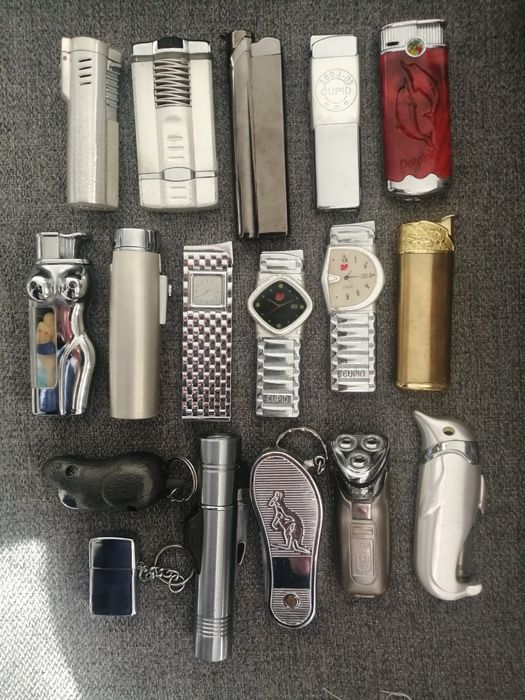 Lote de 122 isqueiros recarregáveis