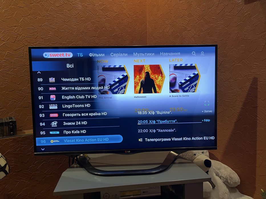 Смарт телевізор 3D LG  42LA690V-ZB діагональ 110 см