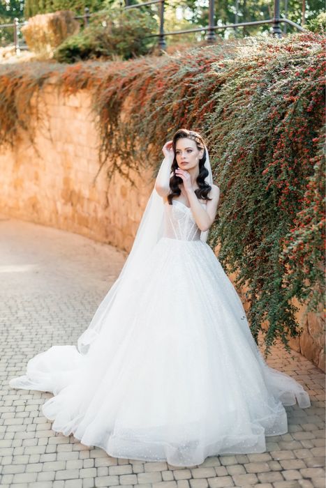 Продам весільну сукню