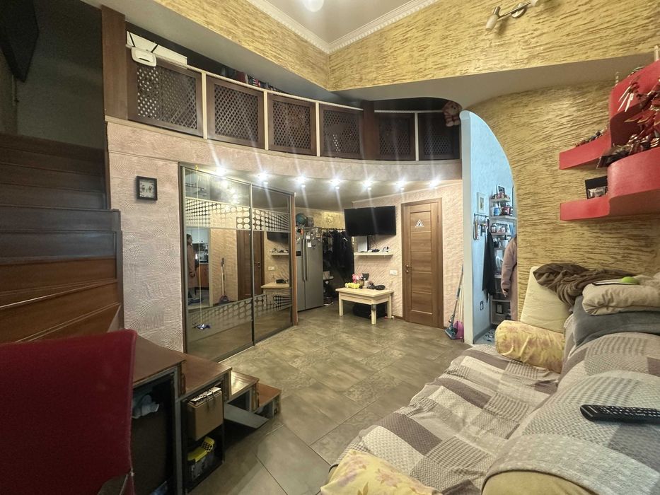 Предлагается к продаже двухуровневая квартира с Молодежное