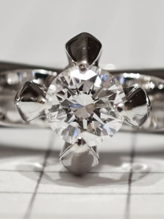 Золота каблучка, з діамантом 0.320 ct, 585 проба.