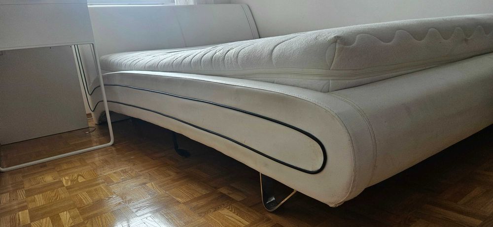 Łóżko solidne z materacem