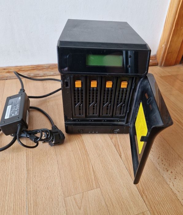 NAS сховище на 4 диска Seagate 440/420