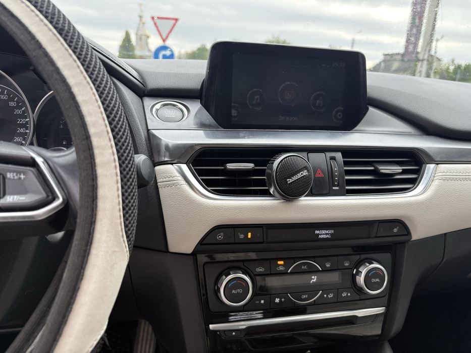 Автомобіль Mazda 6