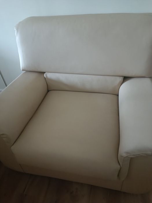 2 Sofás / Cadeirões