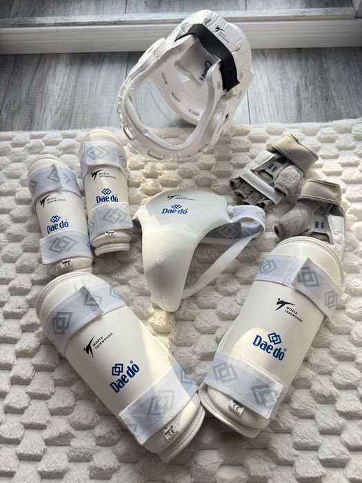 Zestaw ochraniaczy do tekwondo