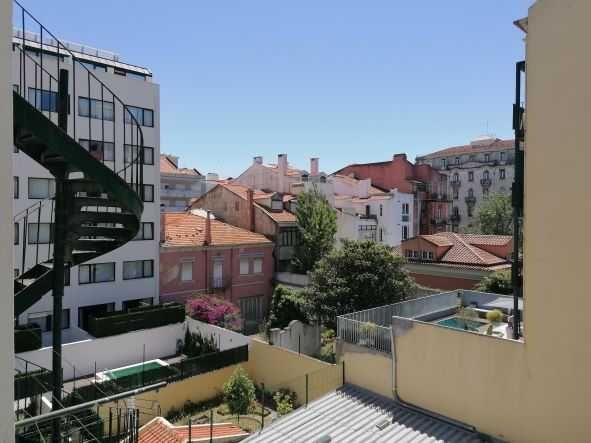 Quarto nas Avenidas novas - Entrada a 1 Agosto