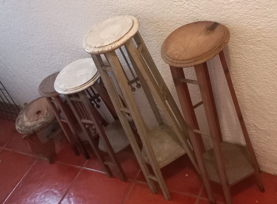 Suporte para vasos em madeira antigos