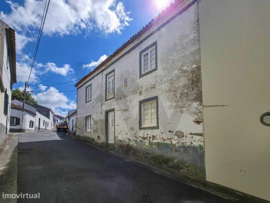 Moradia T5 com vista Mar para Recuperar em Ribeira das Tainhas