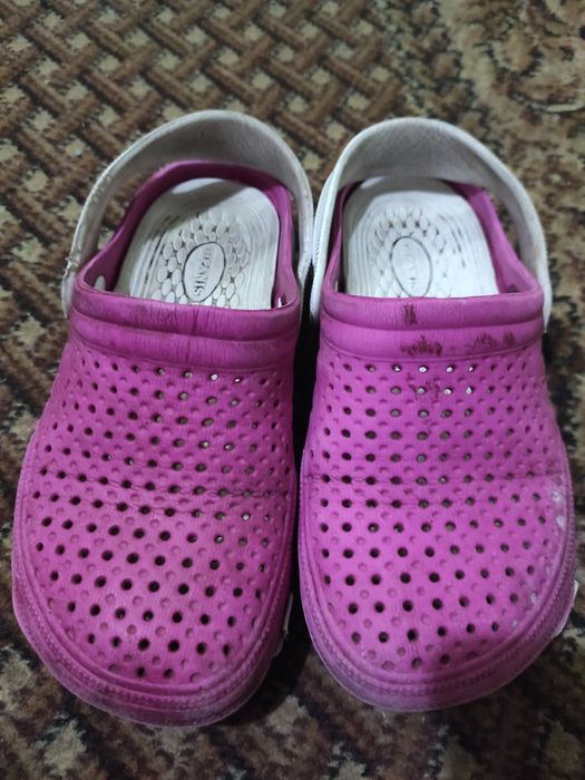 Продам кроксы  36 размер для девочки