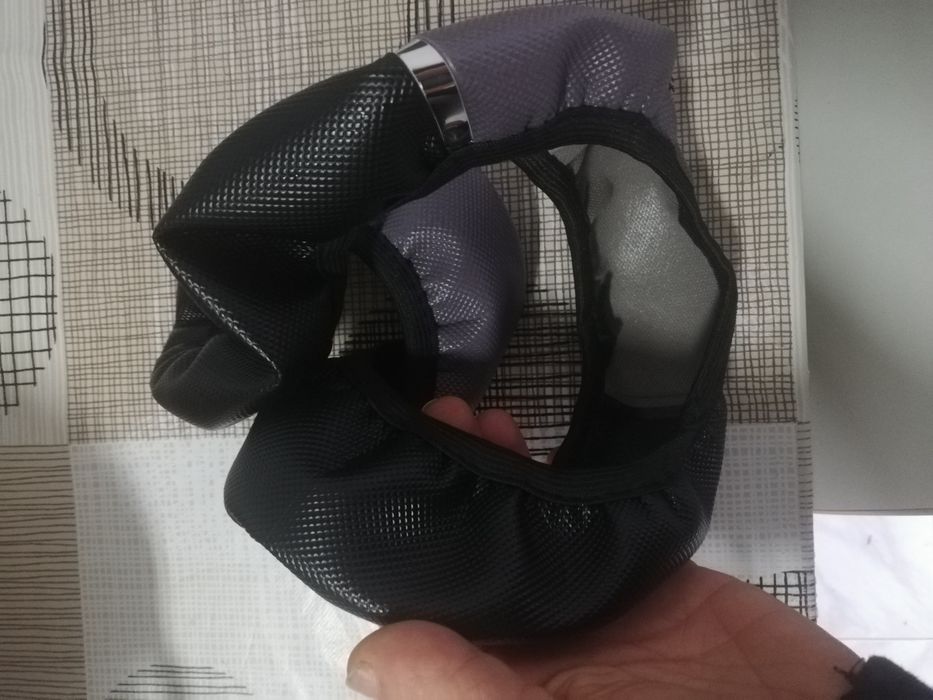 Steering wheel cover, like new64584346165635121