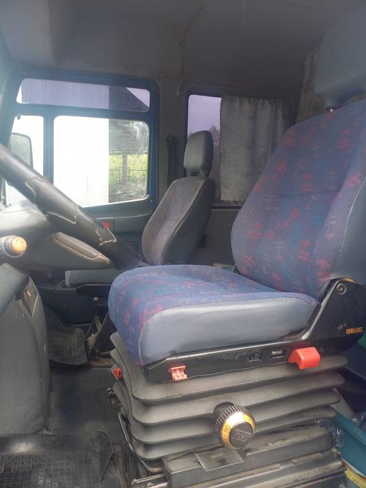 Вантажний автомобіль Мерседес Бенц ВАРІО