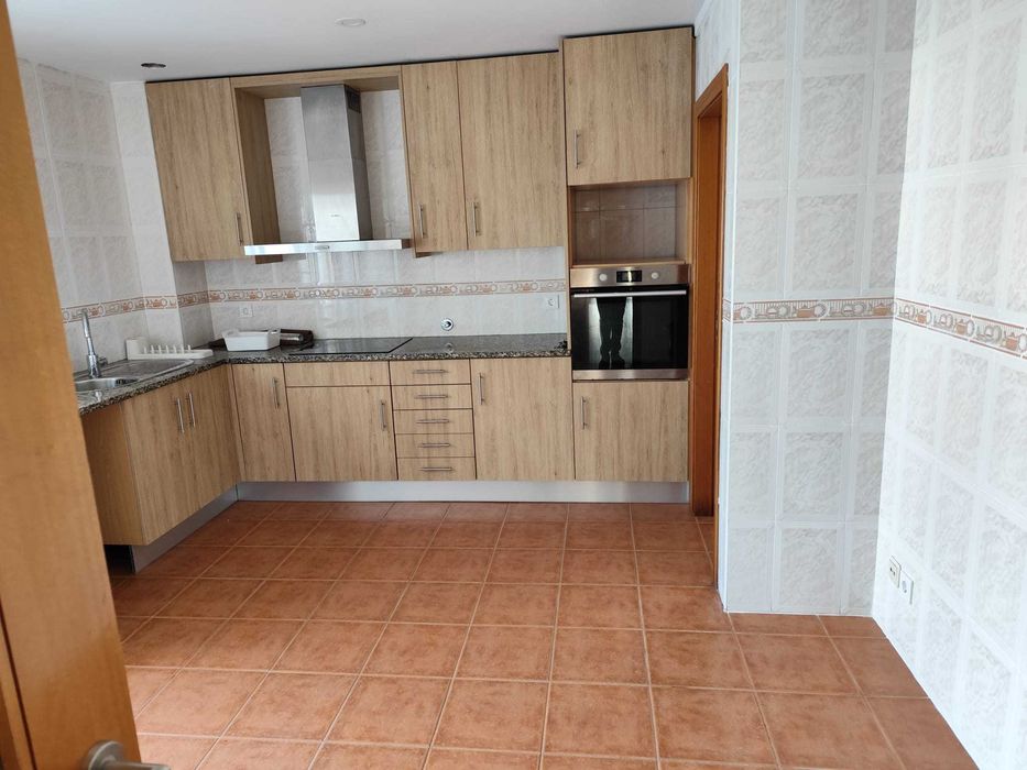 T2 Arrendamento com garagem fechada e terraço