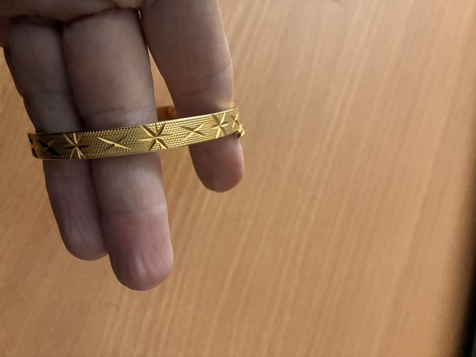 Біжутері, браслети, кольє