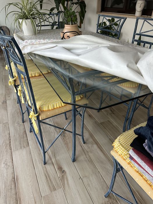 Conjunto mesa de ferro e vidro com 6 cadeiras
