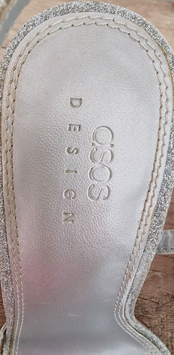 Sandałki srebrne"Asos".